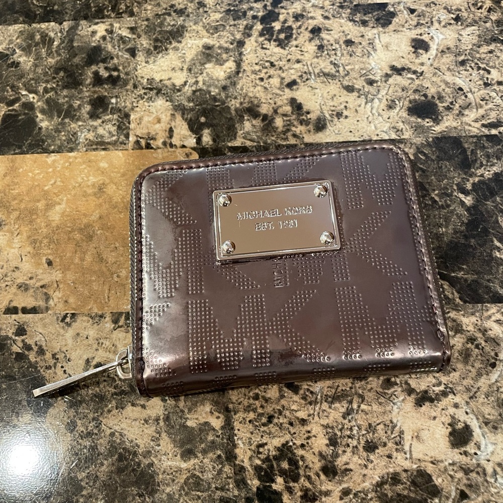 Michael Kors Metallic Silver Compact Wallet - Picture 1 of 10